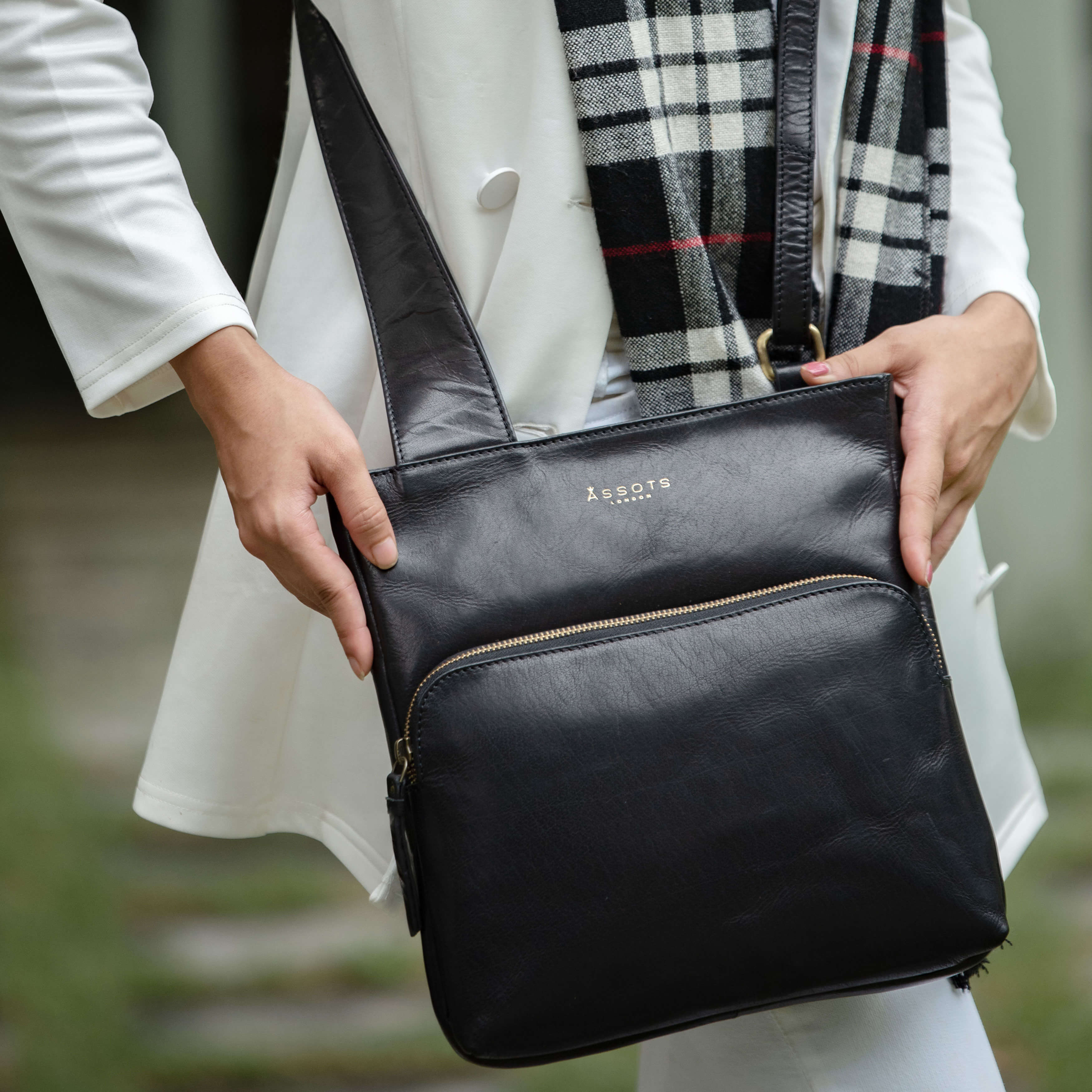 'CANARY' Black Vintage Leather Crossbody bag
