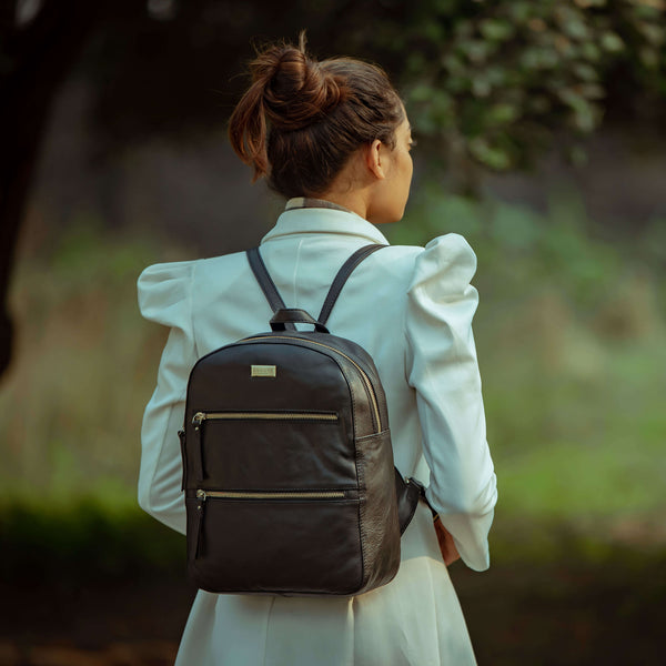 'MANOR' Black Full Grain Leather Zip-top Backpack