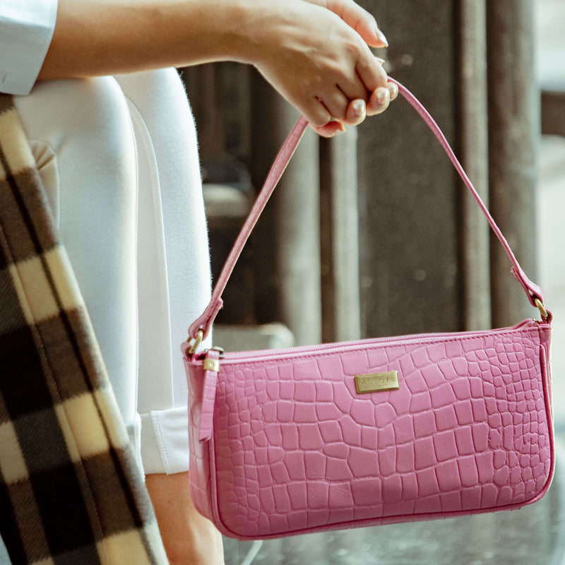 Zara Bag | Have You Noticed Gigi Hadid's Handbags Are Getting Smaller and  Smaller? | POPSUGAR Fashion UK Photo 14